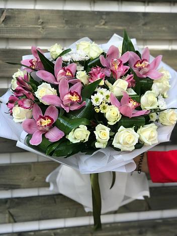 Букет цветов из: Розы и Хризантемы в Раздольном Новосибирской области