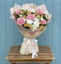 Букет цветов из:  Гвоздики, Орхидеи и Розы в Раздольном Новосибирской области