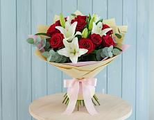 Букет цветов из:  Лилии и Розы в Раздольном Новосибирской области