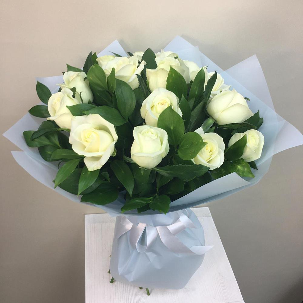 Букет 15 Белых роз Проуд в Раздольном Новосибирской области
