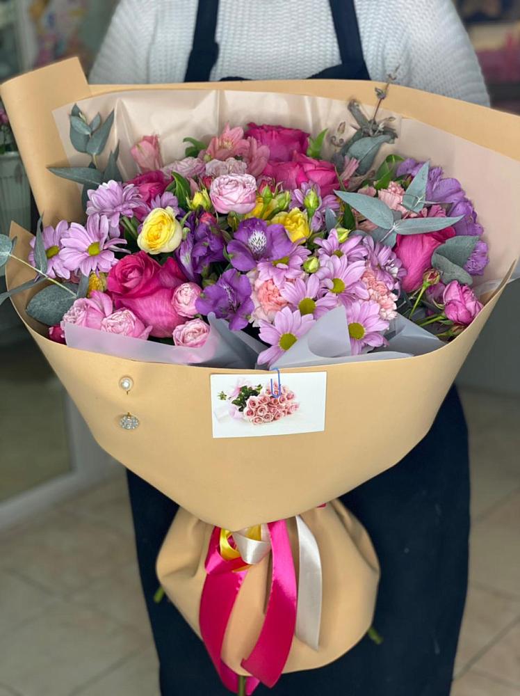 Букет цветов из: Хризантемы, Гвоздики и Альстромерии в Раздольном Новосибирской области