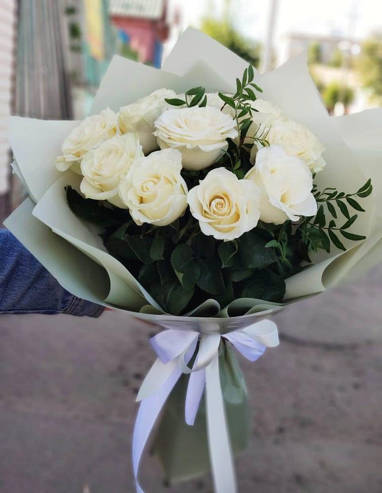 Букет Белые розы Проуд в Раздольном Новосибирской области