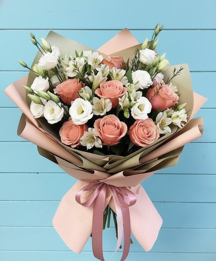 Букет цветов из: Розы, Альстромерии и Лизиантусы в Раздольном Новосибирской области