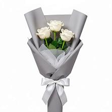 Букет 3 белые розы в Раздольном Новосибирской области