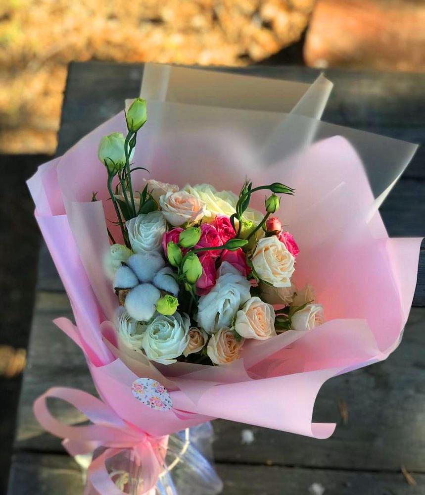 Букет цветов из: Розы и Лизиантусы в Раздольном Новосибирской области