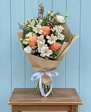 Букет цветов из:  Альстромерии, Лизиантусы, Розы и Хризантемы в Раздольном Новосибирской области