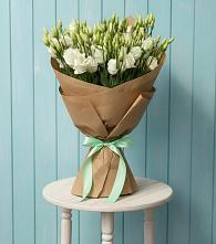 Букет цветов из:  Лизиантусы в Раздольном Новосибирской области