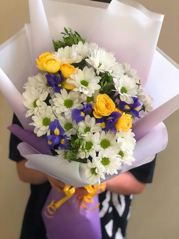 Букет цветов из: Ирисы, Хризантемы и Розы в Раздольном Новосибирской области