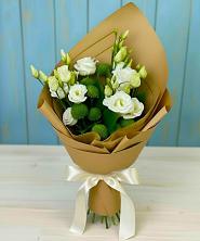 Букет цветов из:  Хризантемы и Лизиантусы в Раздольном Новосибирской области