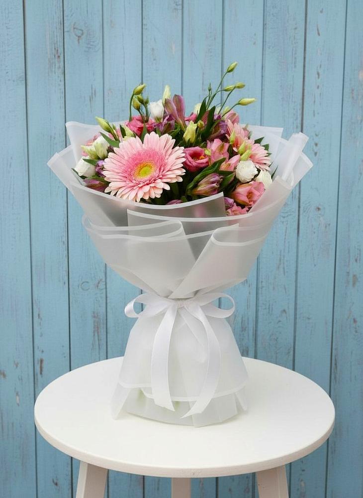 Букет цветов из: Герберы, Альстромерии и Лизиантусы в Раздольном Новосибирской области