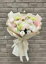 Букет цветов из:  Гвоздики, Розы, Лизиантусы и Хризантемы в Раздольном Новосибирской области