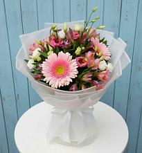 Букет цветов из:  Герберы, Альстромерии и Лизиантусы в Раздольном Новосибирской области