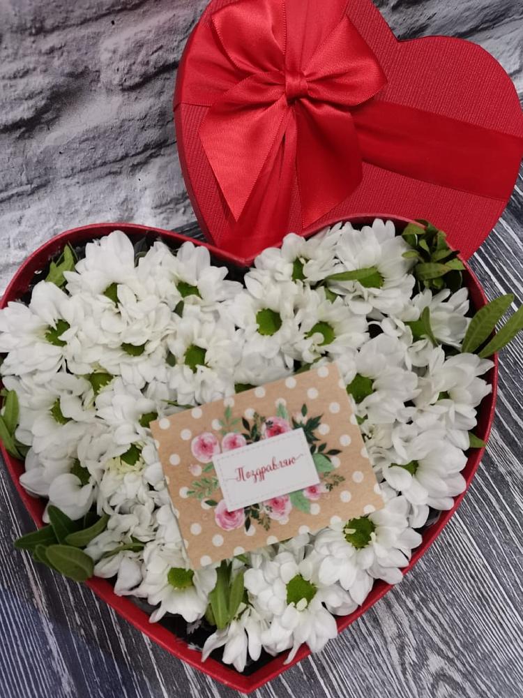 Цветочная композиция из Хризантемы в виде сердца в Раздольном Новосибирской области