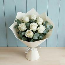 Букет Белые розы в Эвкалипте в Раздольном Новосибирской области