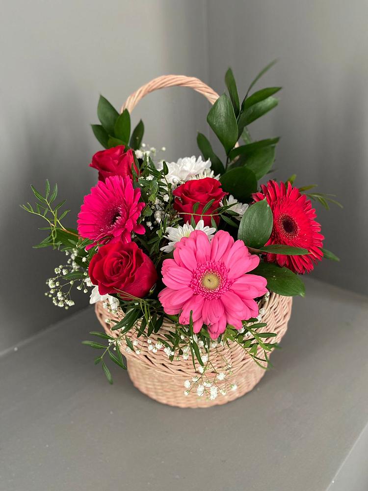 Цветочная композиция из Розы, Хризантемы и Герберы в корзине в Раздольном Новосибирской области