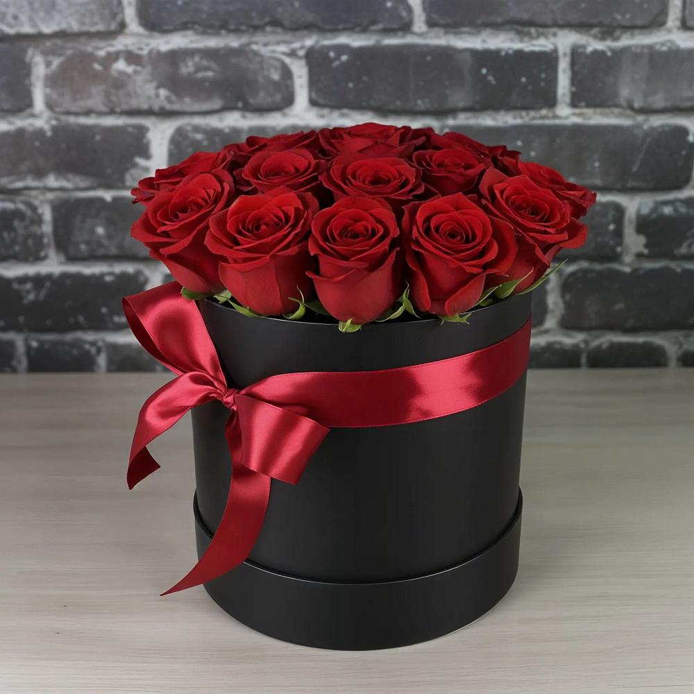 Цветочная композиция из Розы в шляпной коробке в Раздольном Новосибирской области